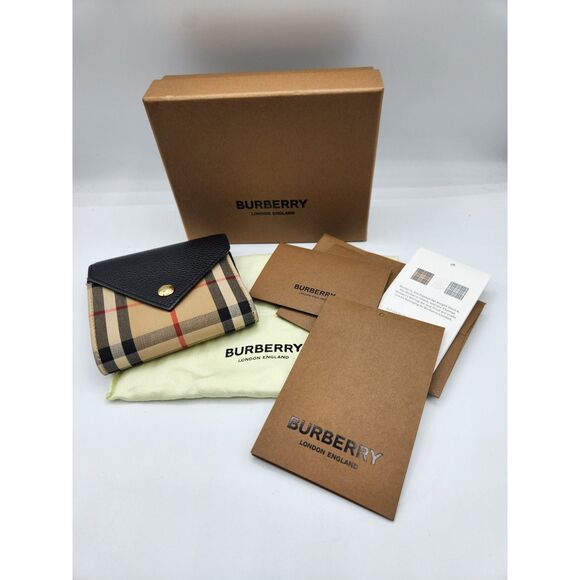 Burberry Handbags - Burberry Lila EV Wallet - Nova Check Exterior
